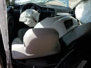 2019 Volkswagen Tiguan S with VIN 3VV1B7AX2KM009383, listed as a Copart auction lot 43583725 with 0 mi miles and Salvage Title. Bid and sale history available at carsss.com. Image 8.
