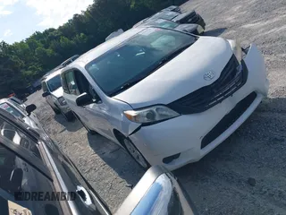 2017 Toyota Sienna L с VIN 5TDZZ3DC2HS791742, выставлен на аукционе IAAI как лот 42254128 с пробегом 236 332 миль миль и . История ставок и продаж доступна на DreamBid. Изображение 1.