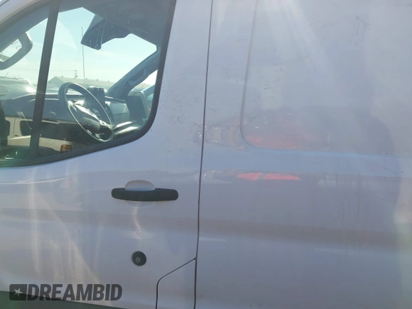 2020 Ford Transit Cargo z VIN 1FTBR2Y80LKA19838, wystawiony jako IAAI lot #41648913 z przebiegiem 60 789 mil mil oraz . Historia ofert i sprzedaży dostępna na DreamBid. Obrazek 13.