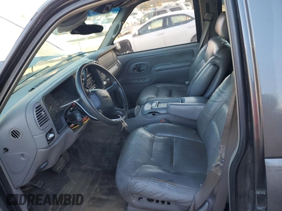 1999 GMC Yukon with VIN 1GKEK13R3XJ750307, listed as a Copart auction lot 84728104 with 212,879 mi miles and Salvage Title. Bid and sale history available at carsss.com. Image 7.