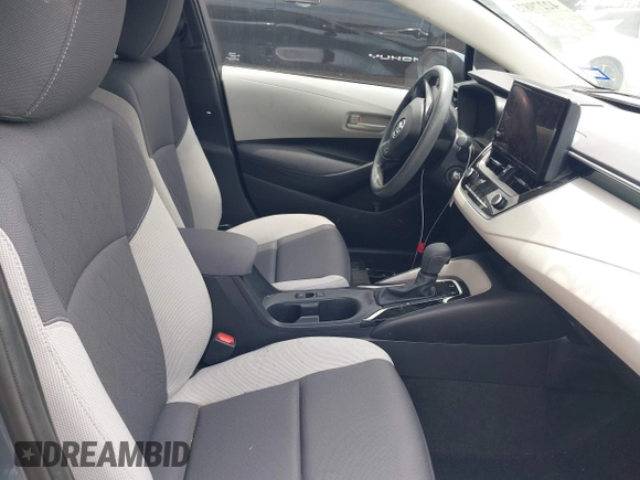 2023 Toyota Corolla LE z VIN 5YFB4MDE0PP073153, wystawiony jako IAAI lot #42279873 z przebiegiem 5 958 mil mil oraz . Historia ofert i sprzedaży dostępna na DreamBid. Obrazek 5.