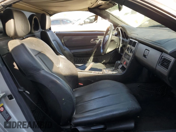 2002 Mercedes-Benz SLK-Class 2.3L Kompressor with VIN WDBKK49FX2F268683, listed as a Copart auction lot 68705174 with 132,677 mi miles and Salvage Title. Bid and sale history available at carsss.com. Image 10.