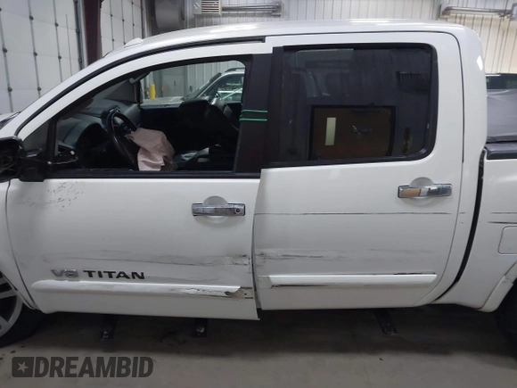 2014 Nissan Titan S with VIN 1N6AA0EC1EN504617, listed as a IAAI auction lot 41633861 with 65,047 mi miles. Bid and sale history available at carsss.com. Image 15.