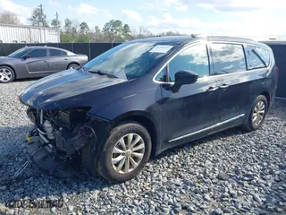 2018 Chrysler Pacifica Touring L Plus with VIN 2C4RC1EGXJR197549, listed as a IAAI auction lot 41733212 with 149,334 mi miles. Bid and sale history available at carsss.com. Image 17.