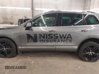 2017 Volkswagen Touareg Wolfsburg Edition с VIN WVGRF7BP3HD003094, выставлен на аукционе IAAI как лот 41199373 с пробегом 110 880 миль миль и . История ставок и продаж доступна на DreamBid. Изображение 15.