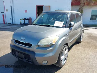 2010 Kia Soul + with VIN KNDJT2A29A7028640, listed as a IAAI auction lot 41820532 with 303,975 mi miles. Bid and sale history available at carsss.com. Image 6.