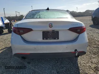 2023 Alfa Romeo Giulia Veloce z VIN ZARFAMBN7P7670885, wystawiony jako Copart lot #45810835 z przebiegiem Nie podano mil oraz Szkoda całkowita • Salvage title. Historia ofert i sprzedaży dostępna na DreamBid. Obrazek 6.