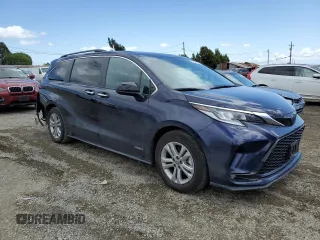 2021 Toyota Sienna XSE with VIN 5TDXSKFC1MS037700, listed as a Copart auction lot 56537175 with 62,411 mi miles and Salvage title. Bid and sale history available at DreamBid. Image 4.