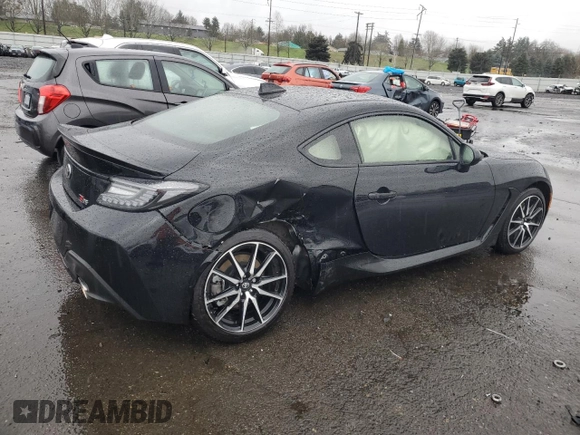 2024 Toyota 86 z VIN JF1ZNBB11R9756851, wystawiony jako Copart lot #85605944 z przebiegiem 3 935 mil mil oraz Szkoda całkowita • Salvage title. Historia ofert i sprzedaży dostępna na DreamBid. Obrazek 3.