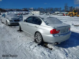 2011 BMW 3 Series 328i xDrive with VIN WBAPK5G58BNN26953, listed as a IAAI auction lot 41373876 with 140,594 mi miles. Bid and sale history available at carsss.com. Image 3.