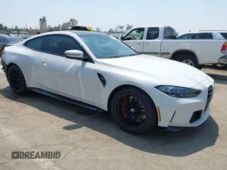 2022 BMW M4 Competition z VIN WBS33AZ04NCJ20752, wystawiony jako IAAI lot #42153801 z przebiegiem 9523 mil mil oraz . Historia ofert i sprzedaży dostępna na DreamBid. Obrazek 1.