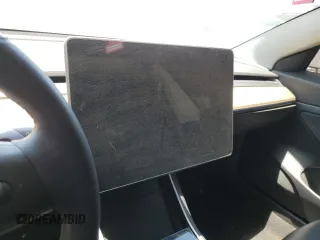 2020 Tesla Model 3 Standard Range Plus z VIN 5YJ3E1EA3LF632566, wystawiony jako Copart lot #56416625 z przebiegiem Nie podano mil oraz Nie do naprawy • Non repairable. Historia ofert i sprzedaży dostępna na DreamBid. Obrazek 9.