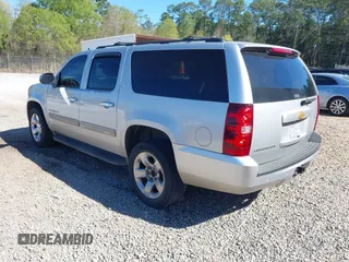 2014 Chevrolet Suburban LT with VIN 1GNSCJE06ER105294, listed as a IAAI auction lot 41687882 with 200,698 mi miles. Bid and sale history available at carsss.com. Image 3.