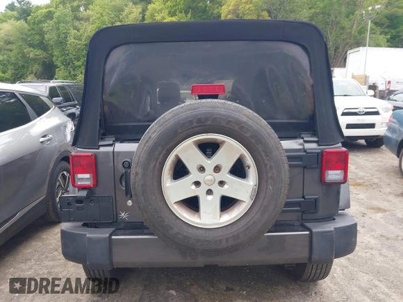 2016 Jeep Wrangler Unlimited Sahara z VIN 1C4HJWEG1GL252860, wystawiony jako IAAI lot #42215620 z przebiegiem 85 267 mil mil oraz . Historia ofert i sprzedaży dostępna na DreamBid. Obrazek 16.