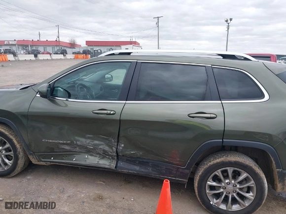 2019 Jeep Cherokee Latitude Plus with VIN 1C4PJLLB0KD248397, listed as a IAAI auction lot 41826442 with 190,145 mi miles. Bid and sale history available at carsss.com. Image 14.