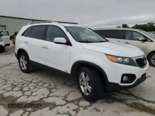 2013 Kia Sorento EX z VIN 5XYKUDA24DG411065, wystawiony jako Copart lot #55060245 z przebiegiem 171 799 mil mil oraz Czysty tytuł • Clean title. Historia ofert i sprzedaży dostępna na DreamBid. Obrazek 4.