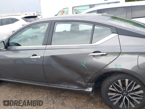 2025 Nissan Altima SV z VIN 1N4BL4DV3SN372568, wystawiony jako IAAI lot #42429216 z przebiegiem 7 865 mil mil oraz . Historia ofert i sprzedaży dostępna na DreamBid. Obrazek 14.