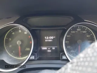 2012 Audi A5 Premium Plus z VIN WAULFAFR7CA027599, wystawiony jako IAAI lot #42201693 z przebiegiem 126 866 mil mil oraz . Historia ofert i sprzedaży dostępna na DreamBid. Obrazek 7.