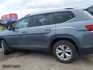 2018 Volkswagen Atlas 3.6L V6 SE with VIN 1V2LR2CA4JC560878, listed as a IAAI auction lot 42064189 with 142,834 mi miles. Bid and sale history available at carsss.com. Image 14.