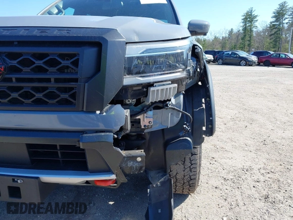 2022 Nissan Frontier SV z VIN 1N6ED1EKXNN659026, wystawiony jako IAAI lot #42050476 z przebiegiem 26 183 mil mil oraz . Historia ofert i sprzedaży dostępna na DreamBid. Obrazek 18.