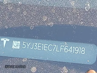 2020 Tesla Model 3 Performance z VIN 5YJ3E1EC7LF641918, wystawiony jako IAAI lot #41984261 z przebiegiem 50 202 mil mil oraz . Historia ofert i sprzedaży dostępna na DreamBid. Obrazek 20.