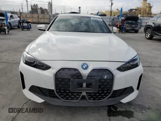 2024 BMW i4 eDrive35 z VIN WBY43AW05RFT14046, wystawiony jako Copart lot #54940645 z przebiegiem 6 456 mil mil oraz Szkoda całkowita • Salvage title. Historia ofert i sprzedaży dostępna na DreamBid. Obrazek 5.