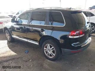 2008 Volkswagen Touareg 2 V6 with VIN WVGBE77L98D076917, listed as a IAAI auction lot 41934902 with 193,481 mi miles. Bid and sale history available at carsss.com. Image 3.