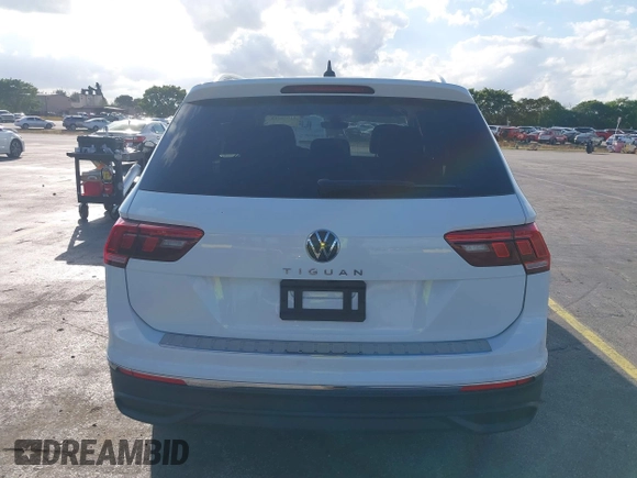 2024 Volkswagen Tiguan Wolfsburg Edition z VIN 3VV6B7AX8RM214044, wystawiony jako IAAI lot #41676715 z przebiegiem 2 167 mil mil oraz . Historia ofert i sprzedaży dostępna na DreamBid. Obrazek 17.