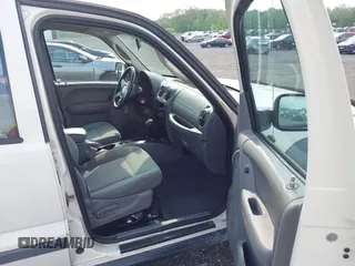 2005 Jeep Liberty Sport z VIN 1J4GK48K75W530535, wystawiony jako IAAI lot #42154934 z przebiegiem 132 637 mil mil oraz . Historia ofert i sprzedaży dostępna na DreamBid. Obrazek 5.