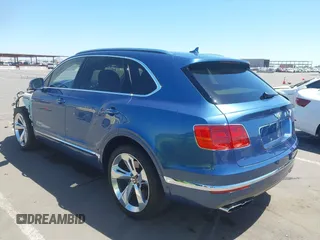 2019 Bentley Bentayga V8 z VIN SJAAM2ZVXKC026160, wystawiony jako IAAI lot #42131132 z przebiegiem 38 512 mil mil oraz . Historia ofert i sprzedaży dostępna na DreamBid. Obrazek 3.