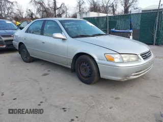 2001 Toyota Camry CE with VIN JT2BG22K110595255, listed as a IAAI auction lot 41720470 with 132,250 mi miles. Bid and sale history available at carsss.com. Image 1.