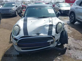 2016 MINI Hardtop 4 Door z VIN WMWXU1C54G2A93779, wystawiony jako IAAI lot #41933339 z przebiegiem 85 000 mil mil oraz . Historia ofert i sprzedaży dostępna na DreamBid. Obrazek 12.