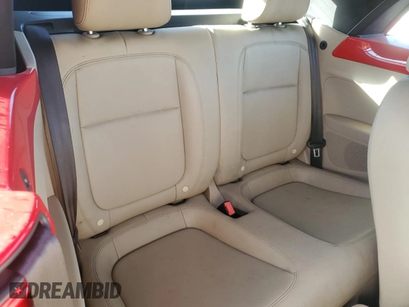 2014 Volkswagen Beetle 1.8T w/Premium z VIN 3VW517AT9EM819966, wystawiony jako Copart lot #76990014 z przebiegiem Nie podano mil oraz Nie do naprawy • Non repairable. Historia ofert i sprzedaży dostępna na DreamBid. Obrazek 10.