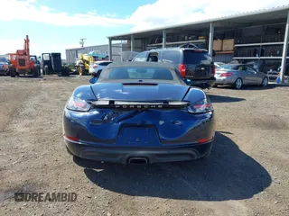 2018 Porsche 718 Boxster z VIN WP0CA2A8XJS210766, wystawiony jako IAAI lot #41617239 z przebiegiem 55 336 mil mil oraz . Historia ofert i sprzedaży dostępna na DreamBid. Obrazek 16.