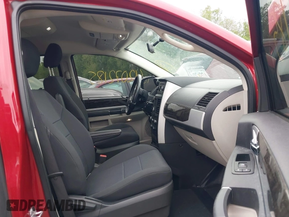 2010 Dodge Grand Caravan SXT z VIN 2D4RN5D19AR258407, wystawiony jako IAAI lot #42072185 z przebiegiem 205 424 mil mil oraz . Historia ofert i sprzedaży dostępna na DreamBid. Obrazek 5.