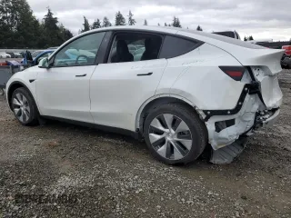 2023 Tesla Model Y Long Range z VIN 7SAYGDEE4PF836872, wystawiony jako Copart lot #45566235 z przebiegiem 7 674 mil mil oraz Szkoda całkowita • Salvage title. Historia ofert i sprzedaży dostępna na DreamBid. Obrazek 2.