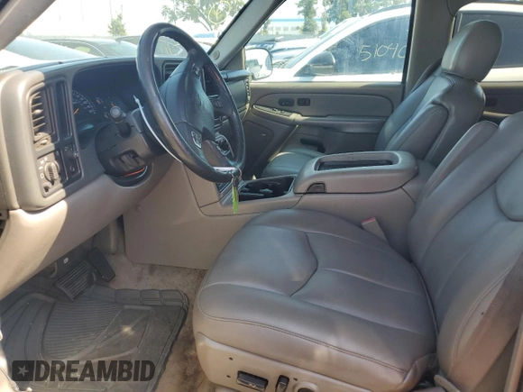 2005 Chevrolet Suburban LT z VIN 3GNEC16Z15G280353, wystawiony jako Copart lot #53974785 z przebiegiem 389 849 mil mil oraz Nie do naprawy. Historia ofert i sprzedaży dostępna na DreamBid. Obrazek 7.