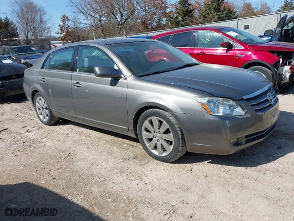 2005 Toyota Avalon XL with VIN 4T1BK36B65U027633, listed as a IAAI auction lot 41769335 with 89,904 mi miles. Bid and sale history available at carsss.com. Image 1.