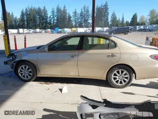 2004 Lexus ES 330 with VIN JTHBA30G340003869, listed as a IAAI auction lot 42024907 with 240,425 mi miles. Bid and sale history available at carsss.com. Image 15.