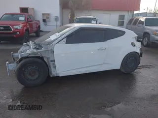 2017 Hyundai Veloster with VIN KMHTC6AD2HU312538, listed as a IAAI auction lot 42128452 with 1 mi miles. Bid and sale history available at carsss.com. Image 13.