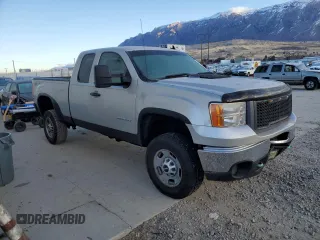 2011 GMC Sierra 2500HD Work Truck z VIN 1GT22ZCG1BZ362840, wystawiony jako Copart lot #83610494 z przebiegiem 226 482 mil mil oraz Szkoda całkowita • Salvage title. Historia ofert i sprzedaży dostępna na DreamBid. Obrazek 4.