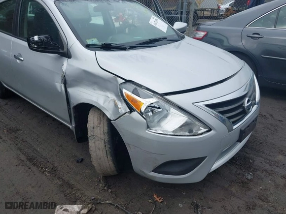 2017 Nissan Versa Sedan SV with VIN 3N1CN7AP3HK472722, listed as a IAAI auction lot 41672450 with 76,835 mi miles. Bid and sale history available at carsss.com. Image 6.