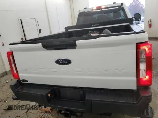 2023 Ford F-350 z VIN 1FT8W3BA7PED76510, wystawiony jako Copart lot #82895064 z przebiegiem 26 656 mil mil oraz Szkoda całkowita • Salvage title. Historia ofert i sprzedaży dostępna na DreamBid. Obrazek 6.