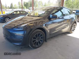2024 Tesla Model Y Long Range z VIN 7SAYGAEE8RF088791, wystawiony jako IAAI lot #42185399 z przebiegiem 15 339 mil mil oraz . Historia ofert i sprzedaży dostępna na DreamBid. Obrazek 17.