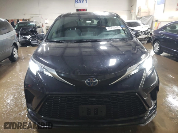 2022 Toyota Sienna XSE z VIN 5TDXRKEC5NS132033, wystawiony jako Copart lot #44216705 z przebiegiem 50 512 mil mil oraz Szkoda całkowita • Salvage title. Historia ofert i sprzedaży dostępna na DreamBid. Obrazek 5.