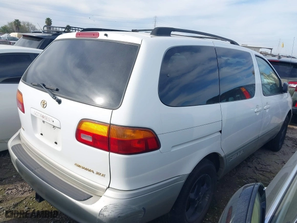 1998 Toyota Sienna LE with VIN 4T3ZF13C3WU074731, listed as a IAAI auction lot 41561965 with 174,130 mi miles. Bid and sale history available at carsss.com. Image 4.