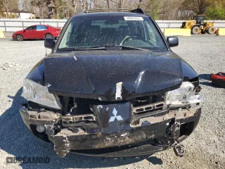 2005 Mitsubishi Endeavor Limited with VIN 4A4MN41SX5E025825, listed as a Copart auction lot 50685055 with 239,329 mi miles and Salvage Title. Bid and sale history available at carsss.com. Image 5.
