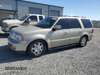 2005 Lincoln Navigator Luxury z VIN 5LMFU28595LJ02681, wystawiony jako Copart lot #56504215 z przebiegiem 135 395 mil mil oraz Szkoda całkowita • Salvage title. Historia ofert i sprzedaży dostępna na DreamBid. Obrazek 1.