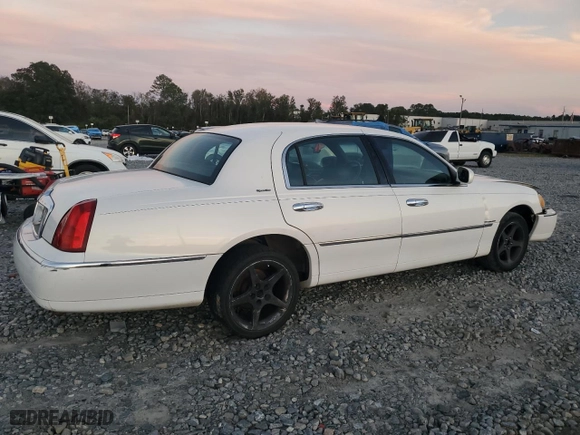 1999 Lincoln Town Car Signature with VIN 1LNHM82W4XY611874, listed as a Copart auction lot 73653694 with 182,791 mi miles and Salvage Title. Bid and sale history available at carsss.com. Image 3.