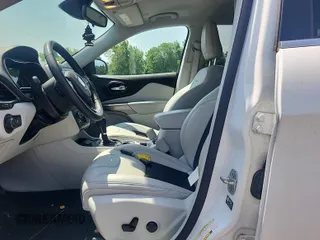 2021 Jeep Cherokee Altitude with VIN 1C4PJMLB9MD211826, listed as a IAAI auction lot 42666661 with 47,838 mi miles and . Bid and sale history available at DreamBid. Image 10.